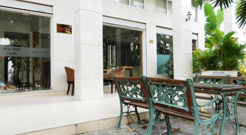 Khách sạn Edenpark & Service