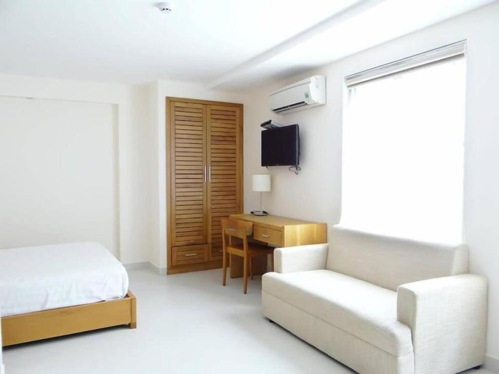 Khách sạn Edenpark & Service 2*